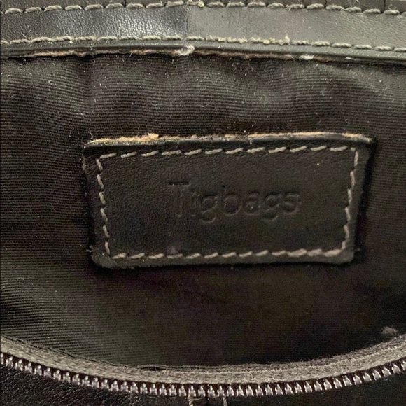 Tignanello Black Leather Backpack with Flap Closure and Sleek Design main image 2